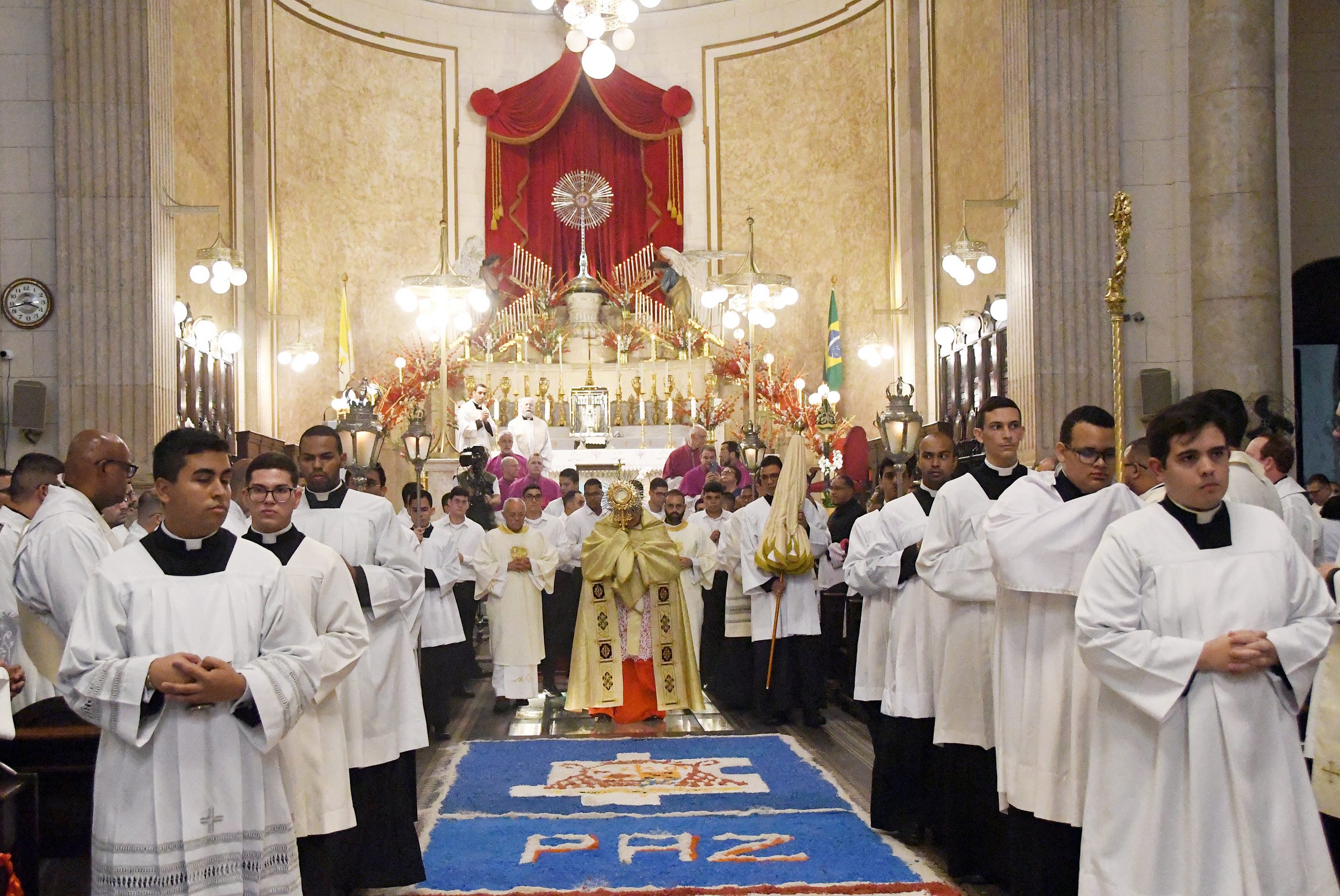 “Recebemos o grande dom da Eucaristia e somos chamados a transmiti-lo às futuras gerações”