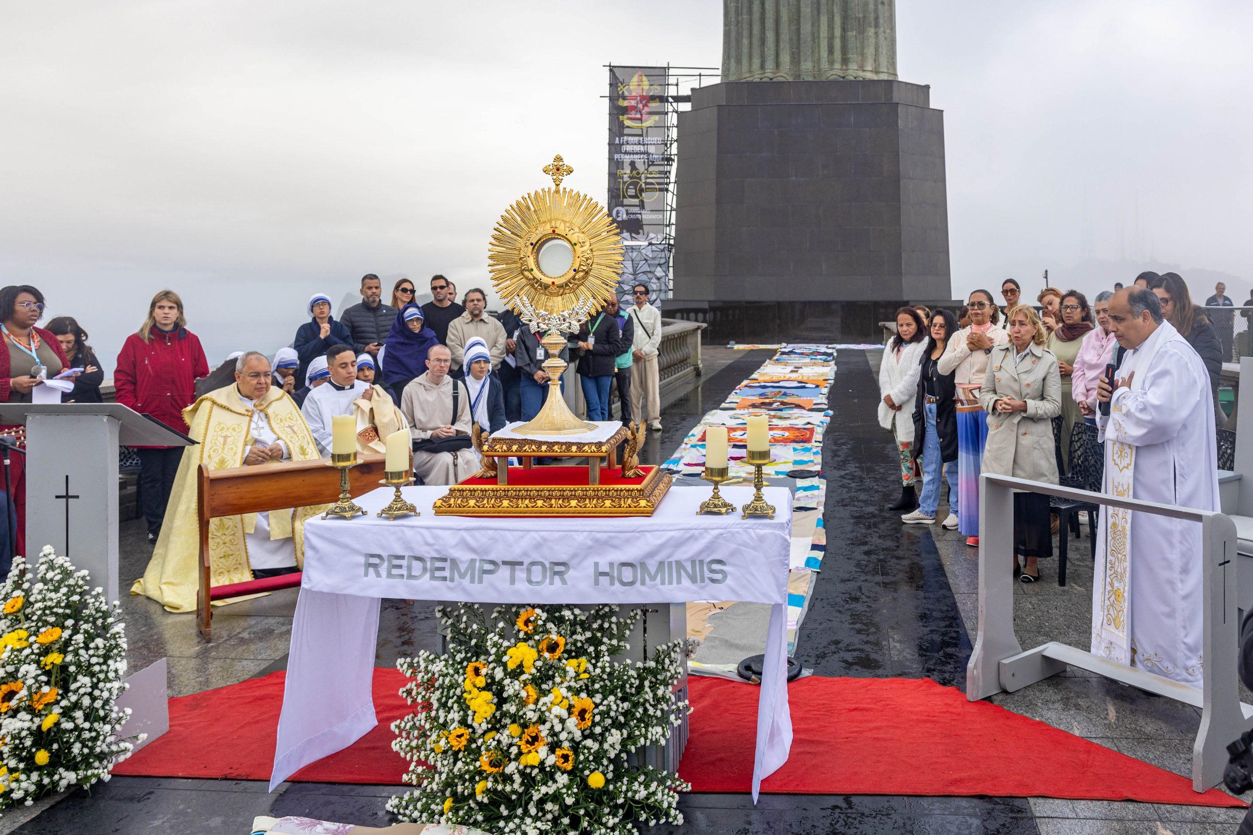 A celebração de Corpus Christi é um convite à adoração, à gratidão e ao reconhecimento da presença de Deus na vida cotidiana